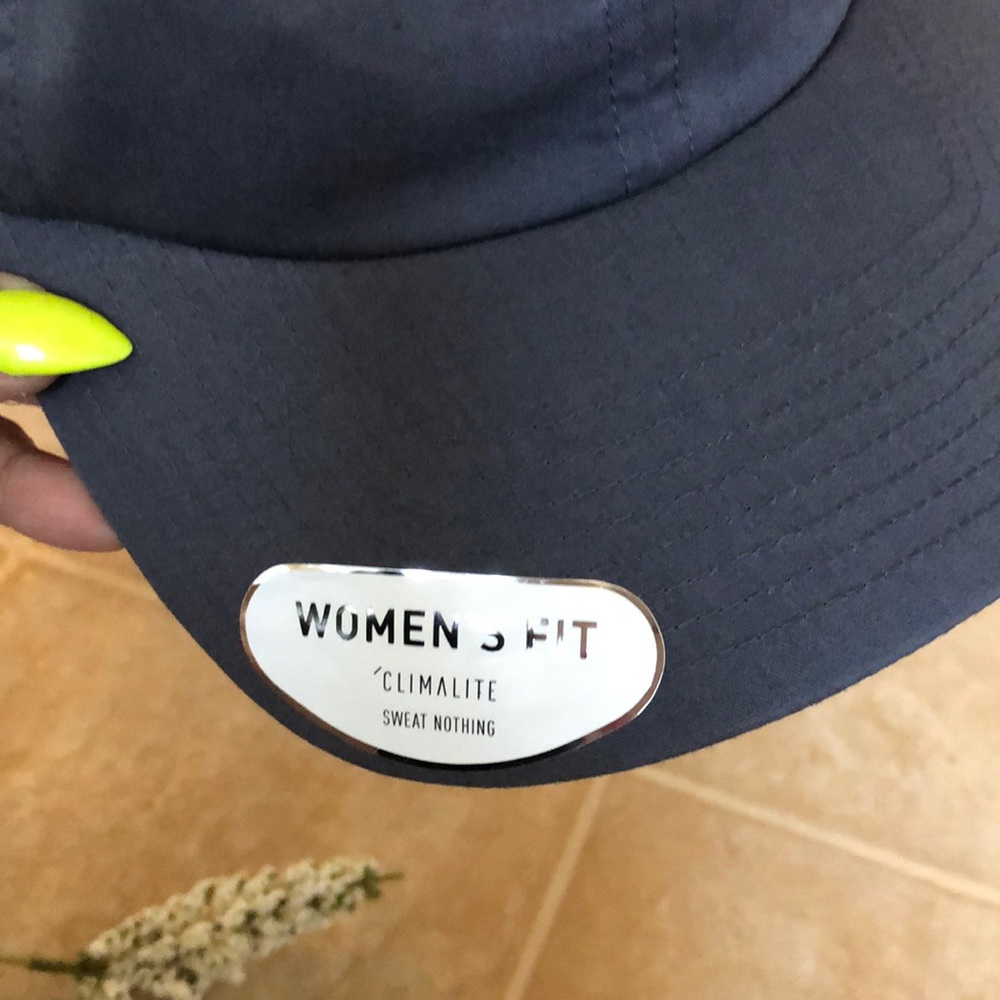 adidas hat 🧢 - Picture 3 of 6